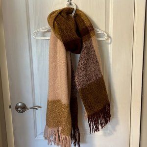 women cozy scarf